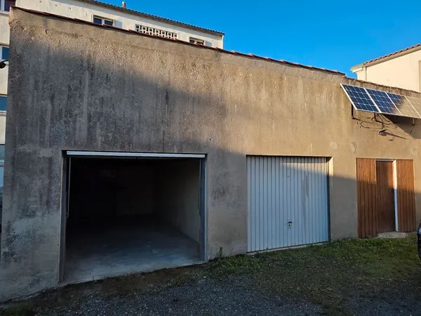 À louer : garage/box situé rue de Passy à Laleu,