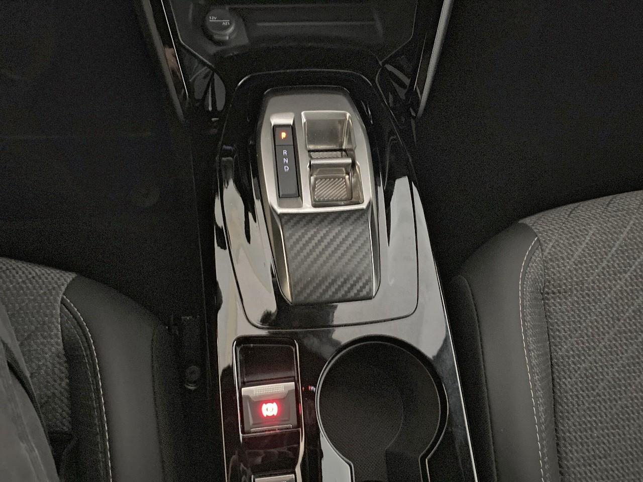 Peugeot 2008 hybrid 145 ch e-dcs6 allure — photo 17
