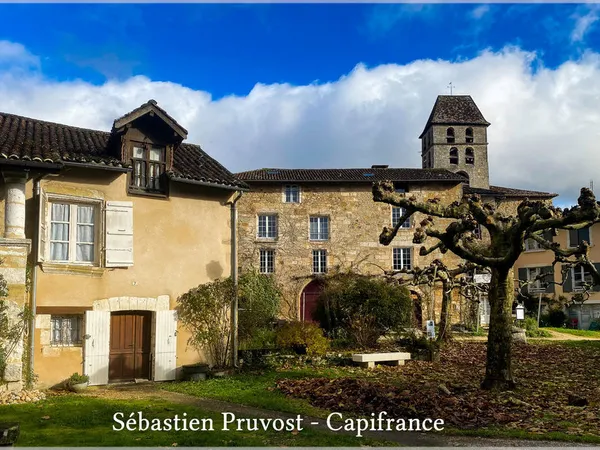 Maison à vendre 6 pièces SAINT JEAN DE COLE (24), trois chambres, 140m2 habitables, au coeur du vill