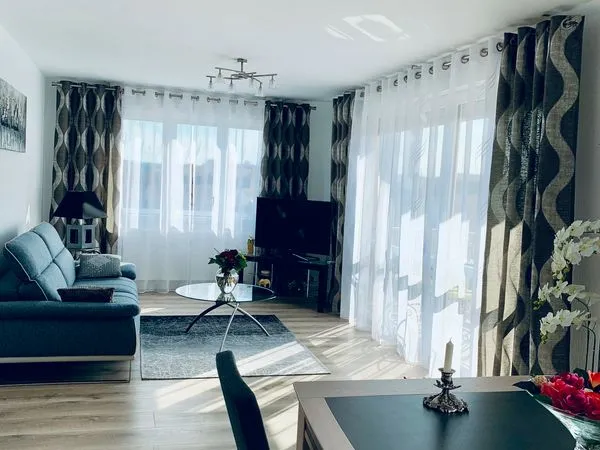 À VENDRE - Bel appartement rénové de 90 m² - Centre de Roanne, Place Verdun , balcon, cave