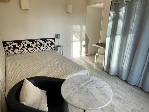 Studio meublé avec terrasse et parking