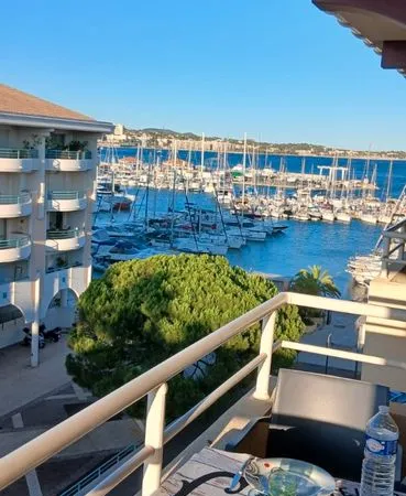 Vends T2 port fréjus vue mer
