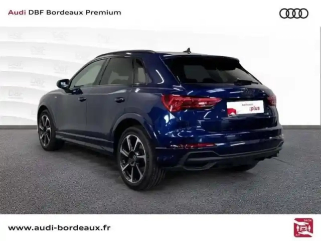 Audi Q3 35 tfsi 150 ch s tronic 7 s line — photo 3
