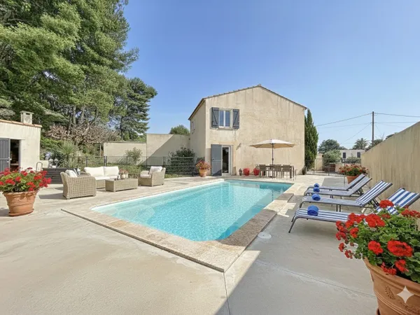 À VENDRE MAISON T5 AVEC PISCINE CHAUFFÉE ET GARAGE À LA COURONN
