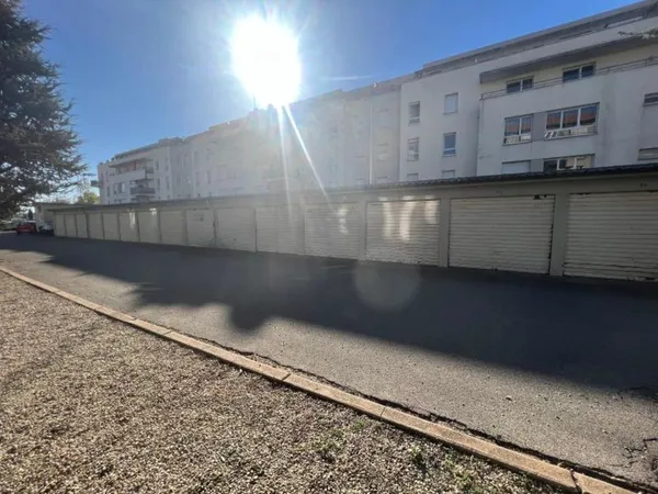 Stationnement Location Villeurbanne   70€