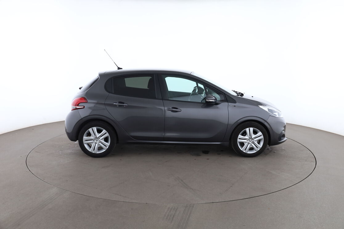 Peugeot 208 1.2 PureTech Signature — photo 6
