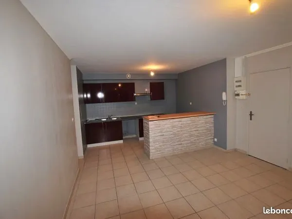 Appartement type 2 dans résidence avec parking