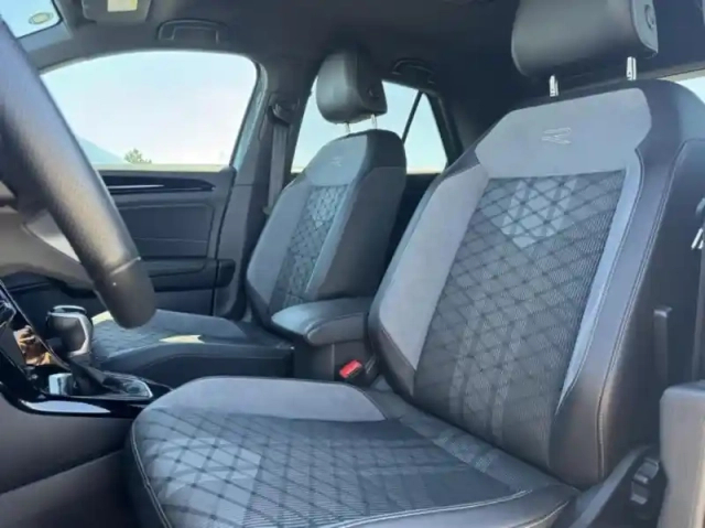 Volkswagen T-Roc 1.5 tsi evo 150ch r-line dsg7 — photo 11