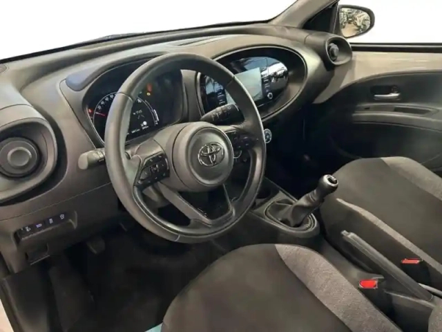 Toyota Aygo x 1.0 vvt-i 72ch dynamic — photo 11