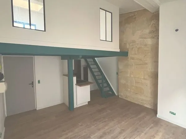 A vendre BORDEAUX- DUPLEX DE CHARME AVEC BALCON ET VUE SUR LA FLÈCHE SAINT-MICHEL