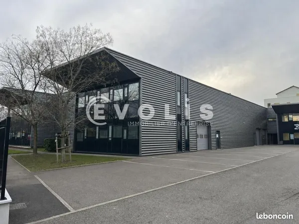 Local d'activité 502 m²