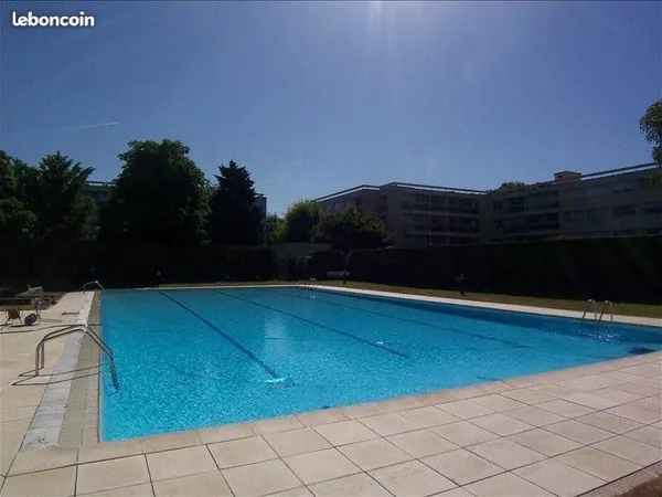 Très belle studette ds résidence avec piscine