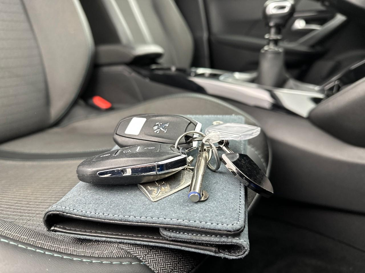 Peugeot 2008 puretech 130 s&s bvm6 allure pack — photo 33