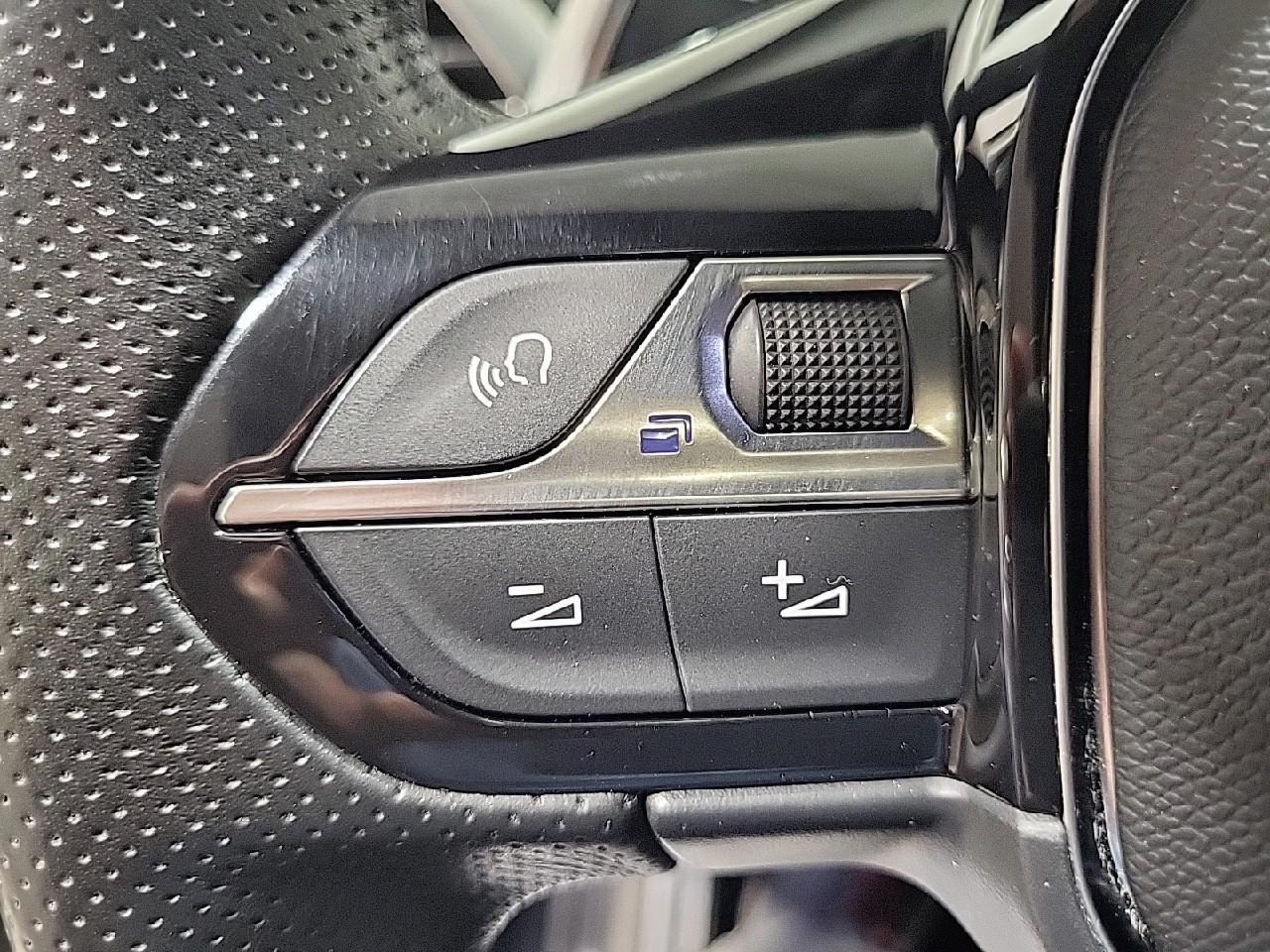 Peugeot 3008 hybrid4 300 e-eat8 gt — photo 18
