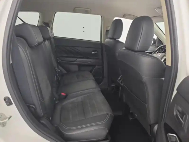 Mitsubishi Outlander phev twin motor intense 4wd + attelage — photo 30