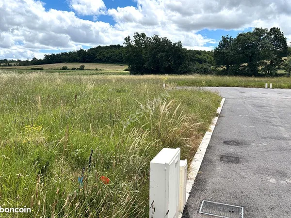 Terrain 637 m² SAINT NAUPHARY