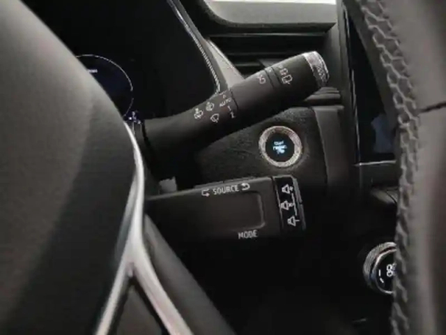 Renault Captur e-tech plug-in 160 intens — photo 24