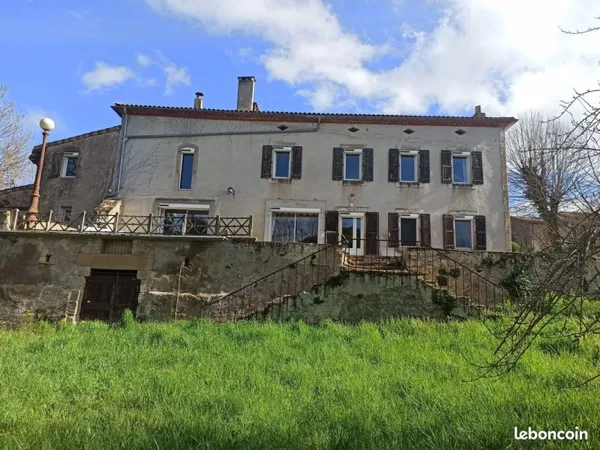 Maison 7 pièces 240 m²