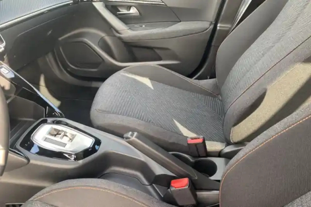 Peugeot 2008 hybrid 145 e-dcs6 — photo 44
