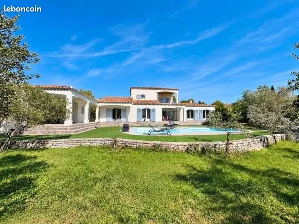 Villa 6 pièces 216 m²