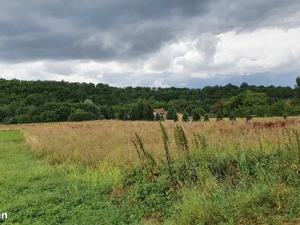 Terrain 2 543 m² Issac