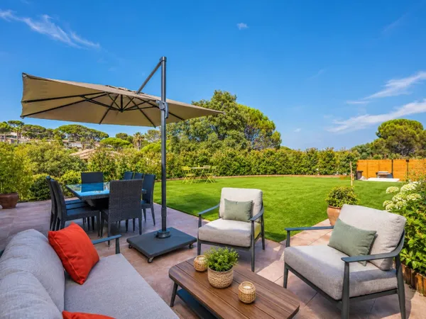 Villa dans domaine privé, à pied du centre-ville et de la plage