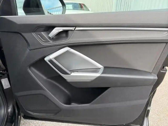Audi Q3 35 tfsi 150 ch — photo 30