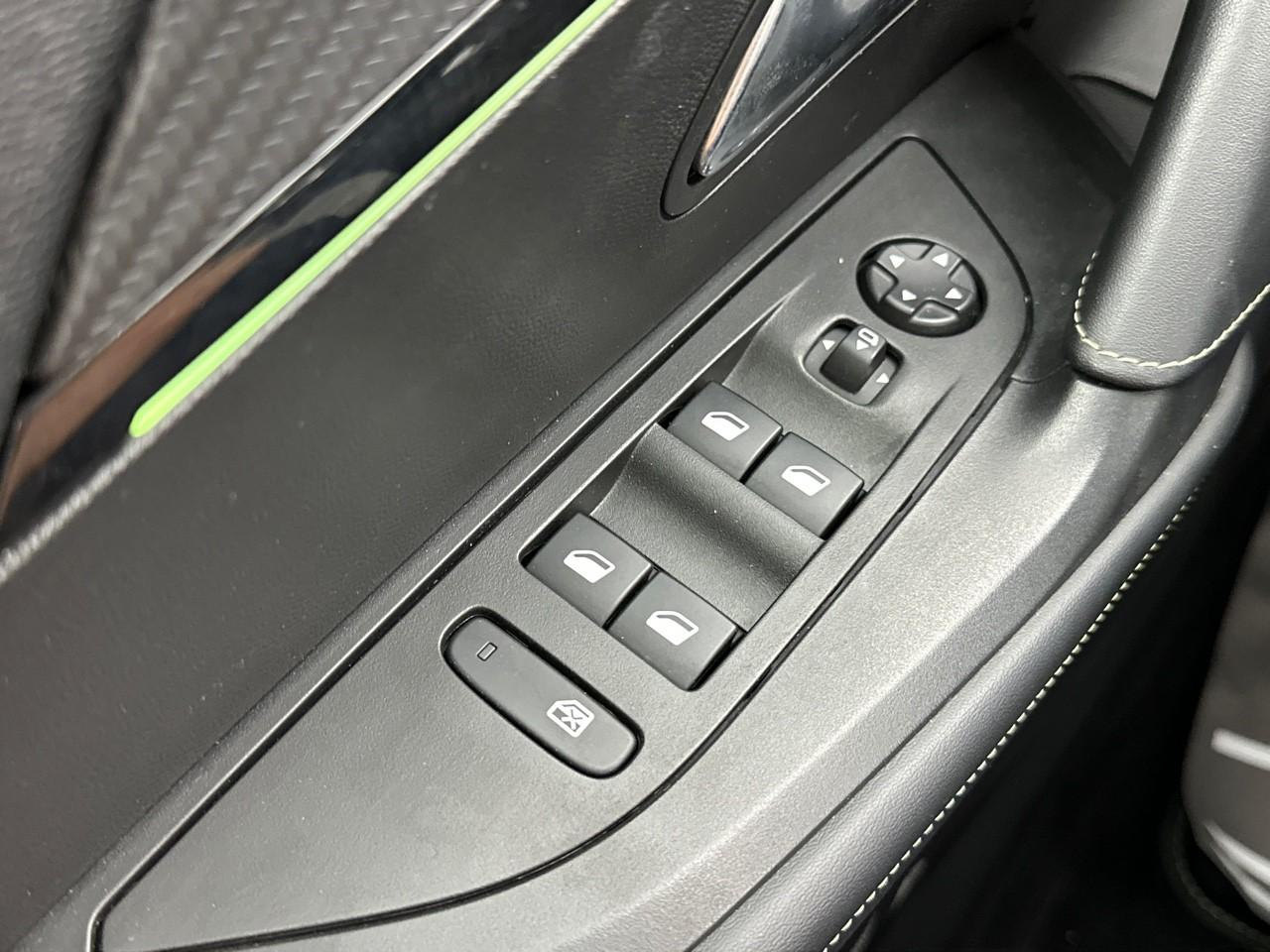 Peugeot 2008 puretech 130 s&s eat8 gt pack — photo 15