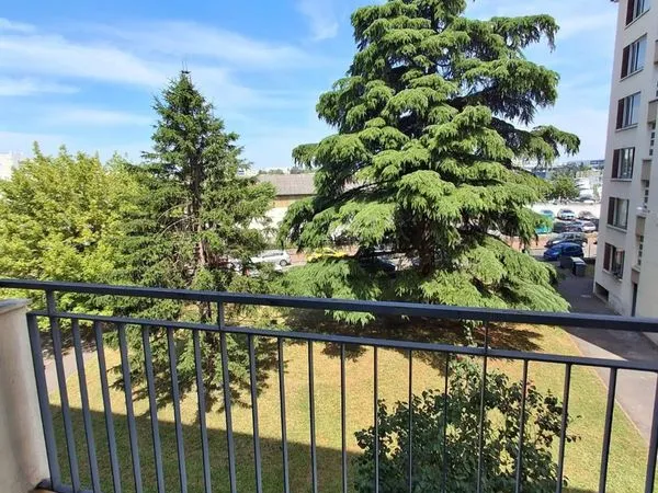 T3 64 m² lumineux - Balcon, parking, cave - Limite Lyon 8