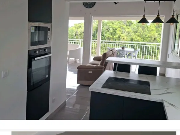 Location haut de villa T4