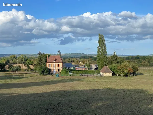 Maison de maitre avec 1.8 hectaires ideale chevaux