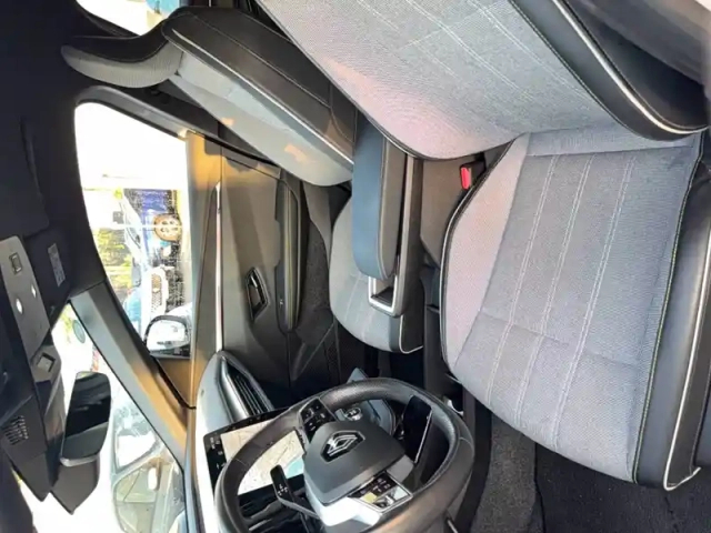 Renault Megane e-tech ev60 220 ch optimum charge — photo 11