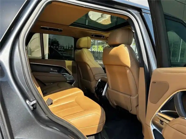 Land Rover Range Rover swb p510e phev awd — photo 47