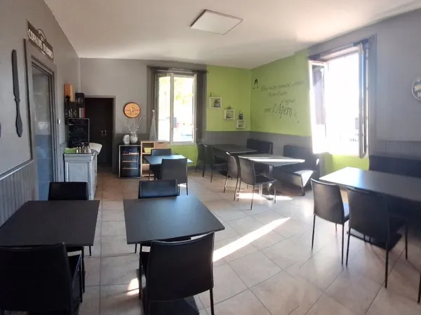 Restaurant bar