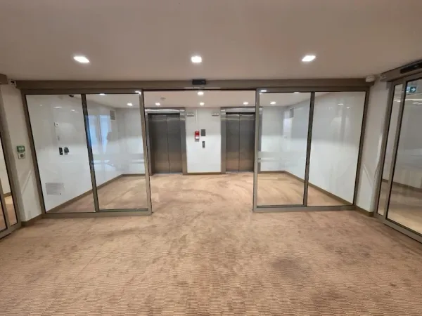 Local 1530 m²
