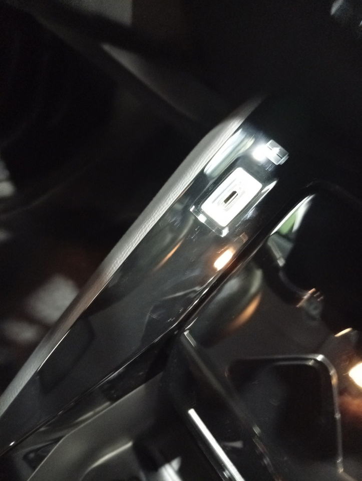 Peugeot 208 — photo 37