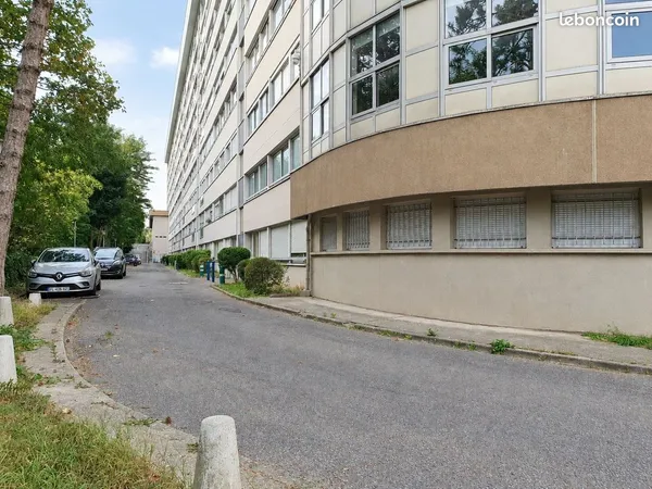 Parking privé sécurisé - Vigik - Résidence avec gardien