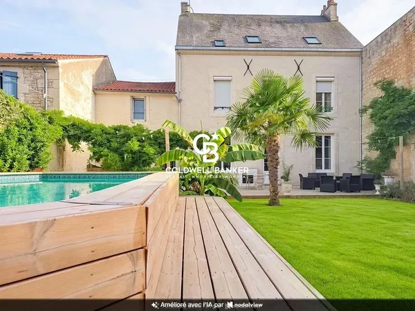 Belle maison de ville avec piscine, jardin, appartement indépendant à Luçon
