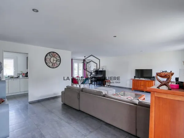 Maison T7 - Brie-Comte-Robert - 142m2