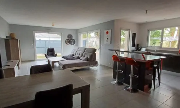 MAISON FAMILIALE DE PLAIN-PIED AU CALME