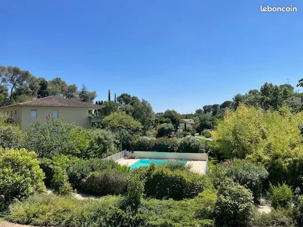 Dans le magnifique quartier de la Cigale...