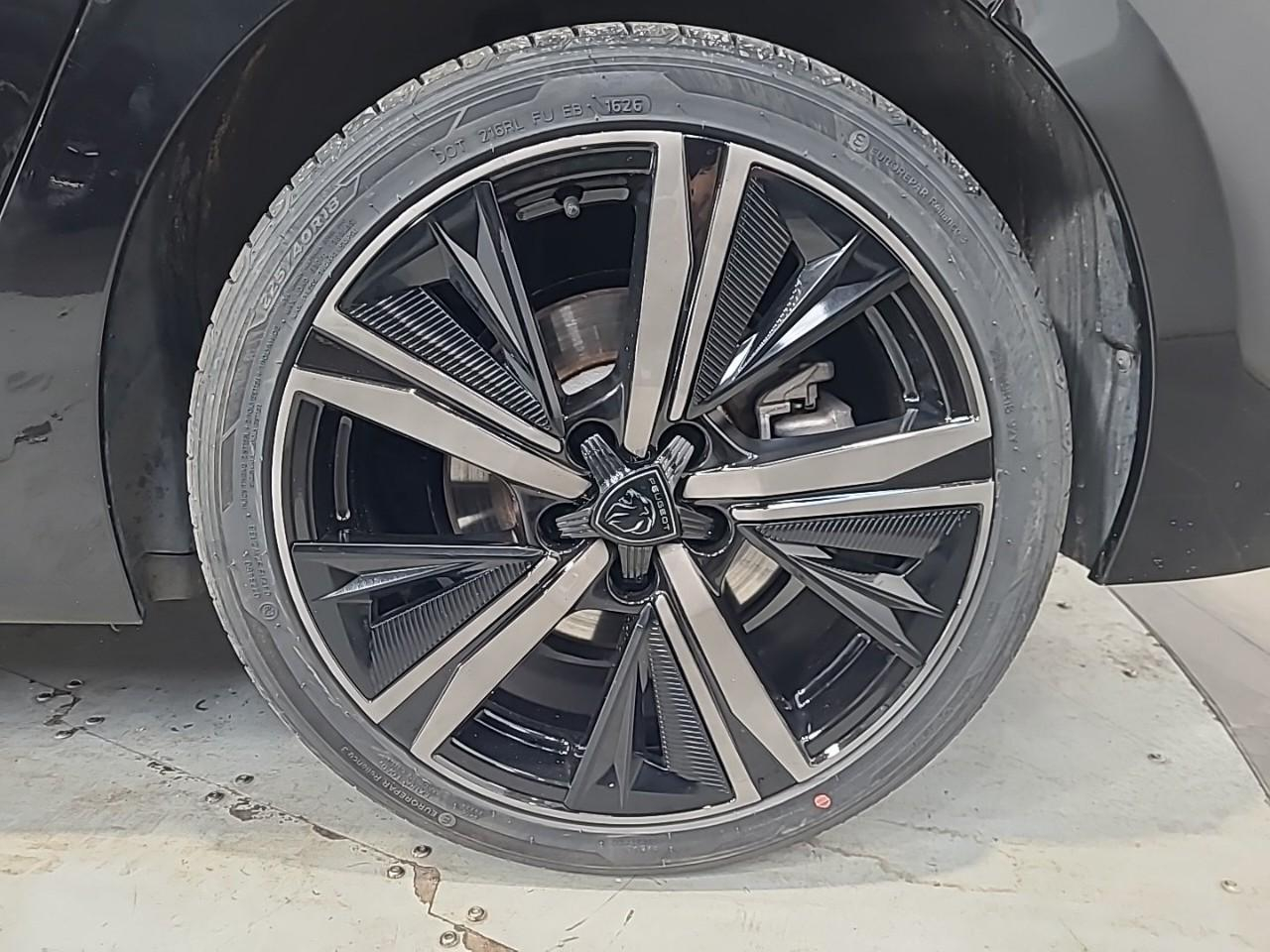 Peugeot 308 phev 225 e-eat8 gt pack — photo 16