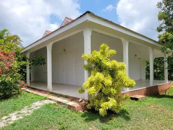À VENDRE : MAISON T6 À SAINTE-ANNE - 360 000 €
