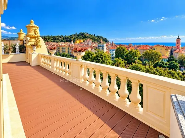 GRAND HÔTEL - DERNIER ÉTAGE - 3 PIÈCES - 113 M² - TERRASSE EXPOSÉE SUD (35,75 M²) - VUE PANORAMIQUE