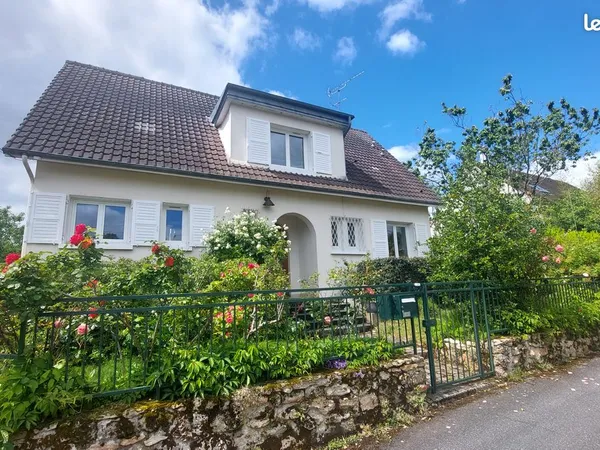 Maison Ile de France - 6 pièces - Surface au sol 155 m2 sur terrain de 582 m2 - BAILLY 78870