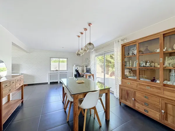 MAISON INDIVIDUELLE 3 CHAMBRES DONT UNE SUITE SOUS SOL JARDIN