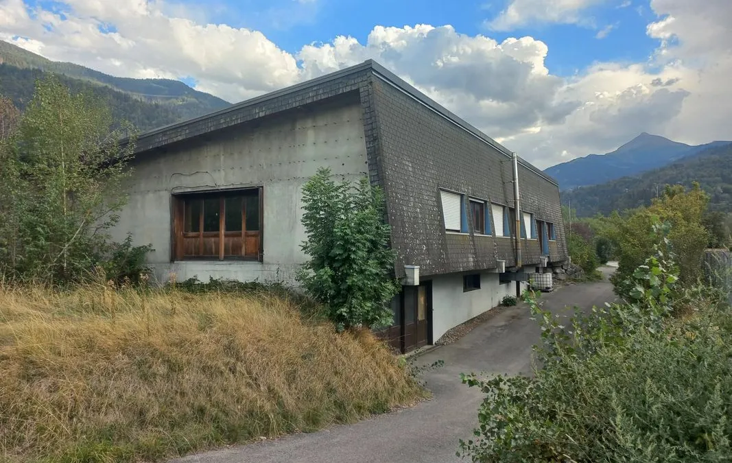 Photo 1