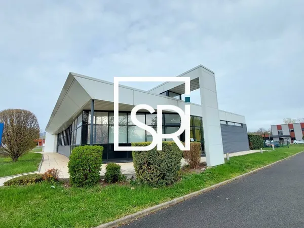 Local professionnel 483 m²