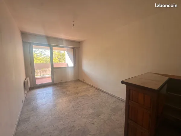 Appartement type 1 lumineux balcon vue nature - Marseille 14