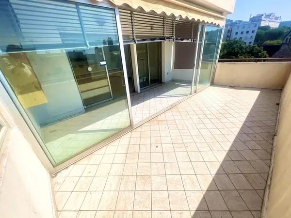 CANNES ANGLAIS T2 71 M2 TERRASSES 30 M2 SUD TRAVERSANT VUE